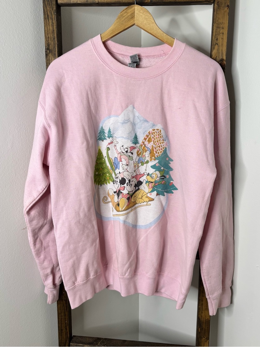 Gildan Pink Disney Mickey Mouse Winter Christmas Crewneck Sweatshirt Size M
